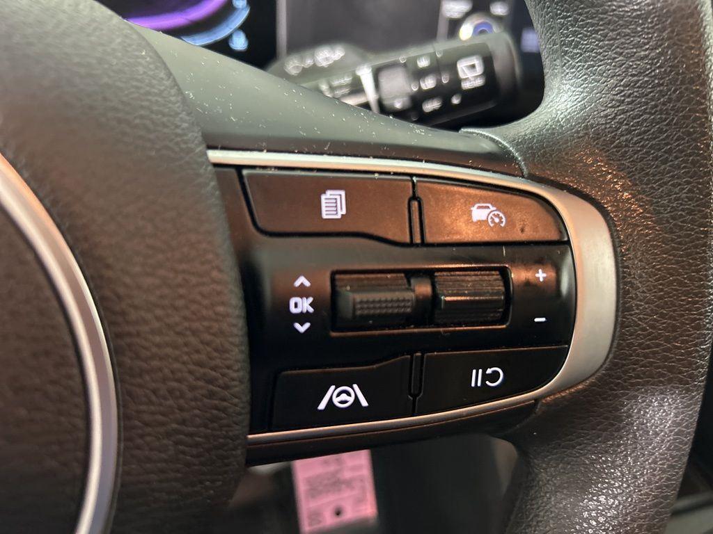 Used 2023 Snow White Pearl Kia LX image 21