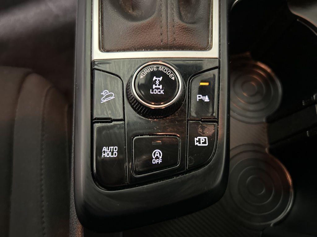 Used 2023 Snow White Pearl Kia LX image 22