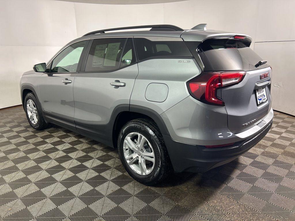 Used 2023 Sterling Metallic GMC SLE image 9