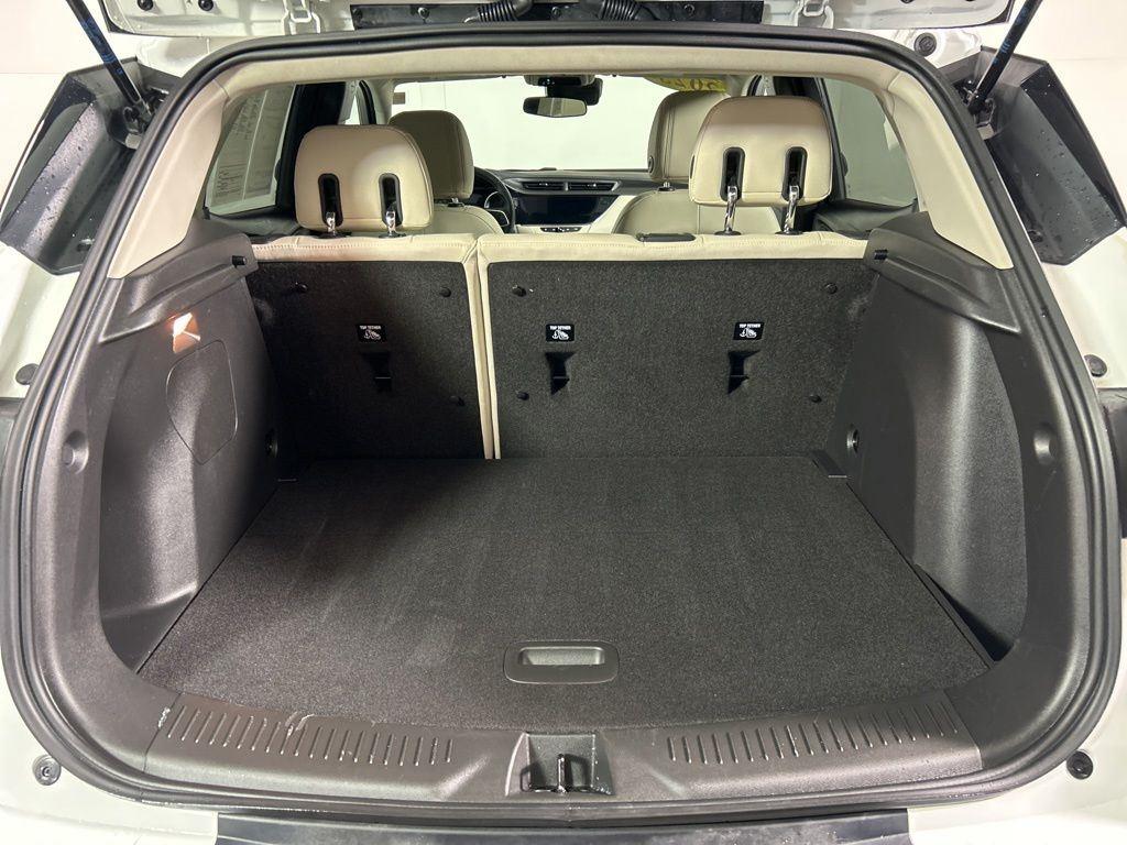 Used 2023 Summit White Buick Preferred image 8
