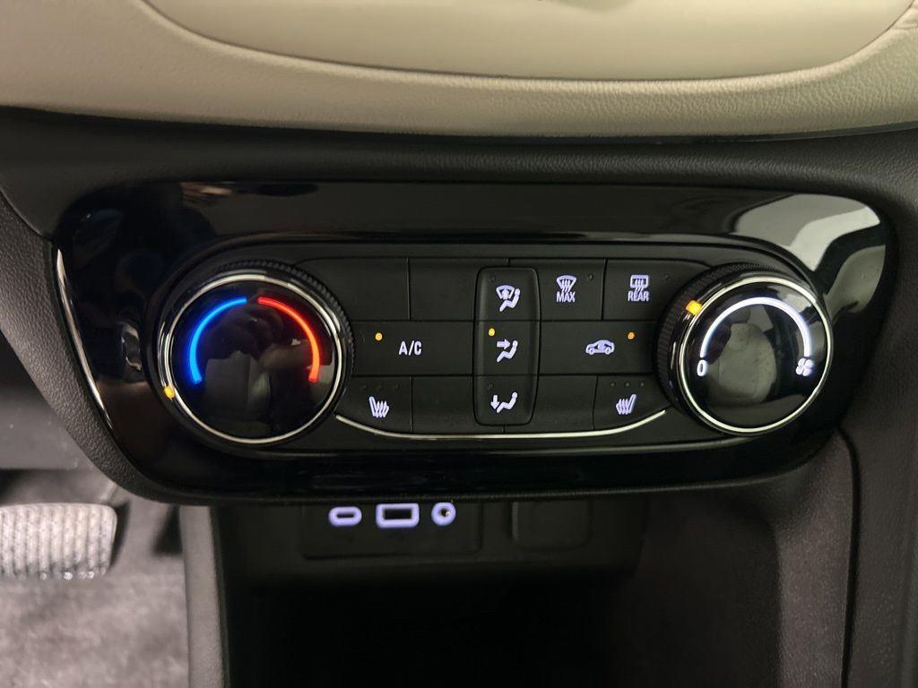 Used 2023 Summit White Buick Preferred image 20