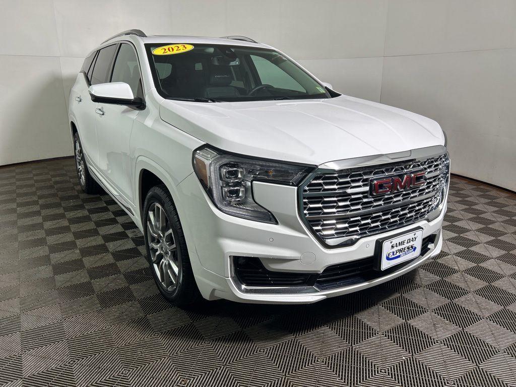 Used 2023 Summit White GMC Denali image 5