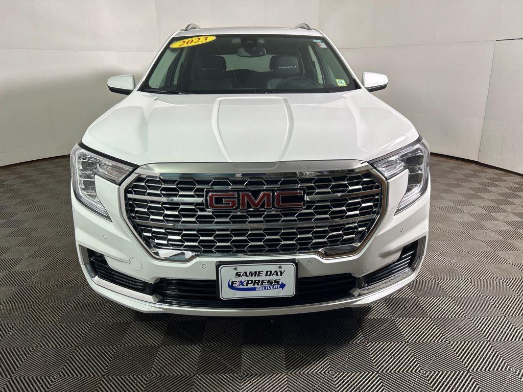 Used 2023 Summit White GMC Denali image 14