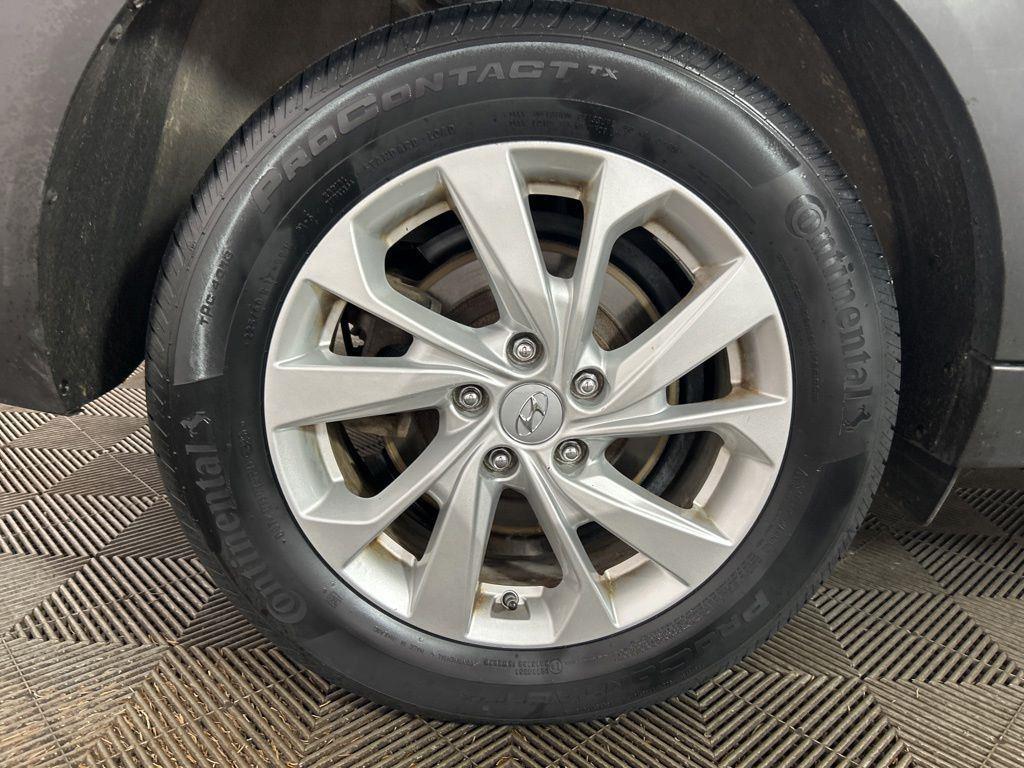Used 2020 Cream White Hyundai Value image 2