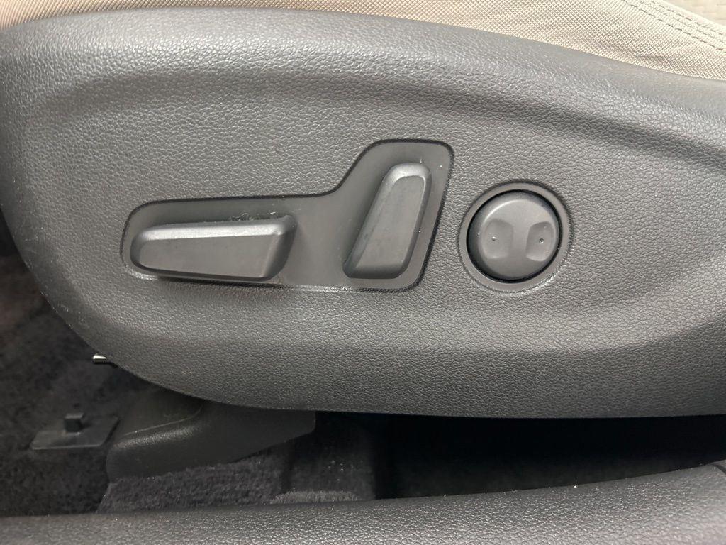 Used 2020 Cream White Hyundai Value image 15