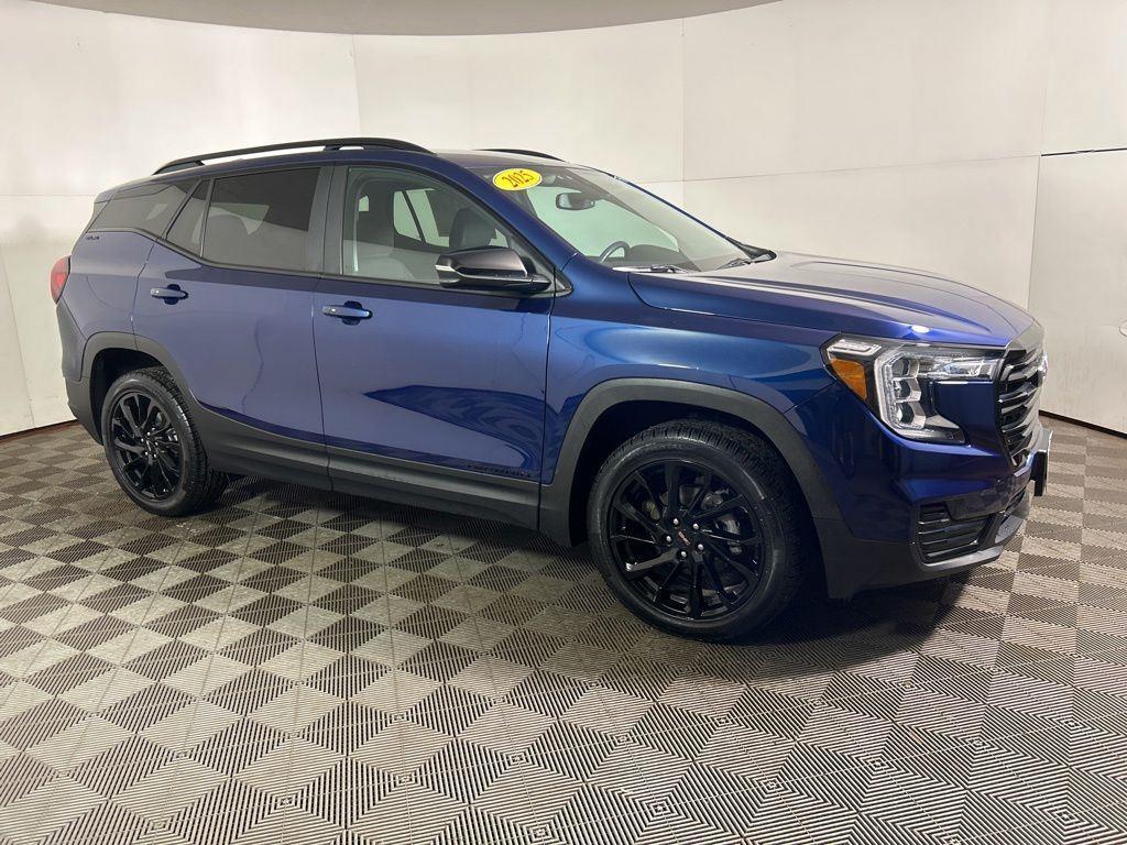 Used 2023 Marine Metallic GMC SLE image 5