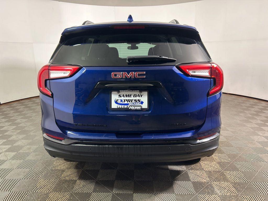 Used 2023 Marine Metallic GMC SLE image 7