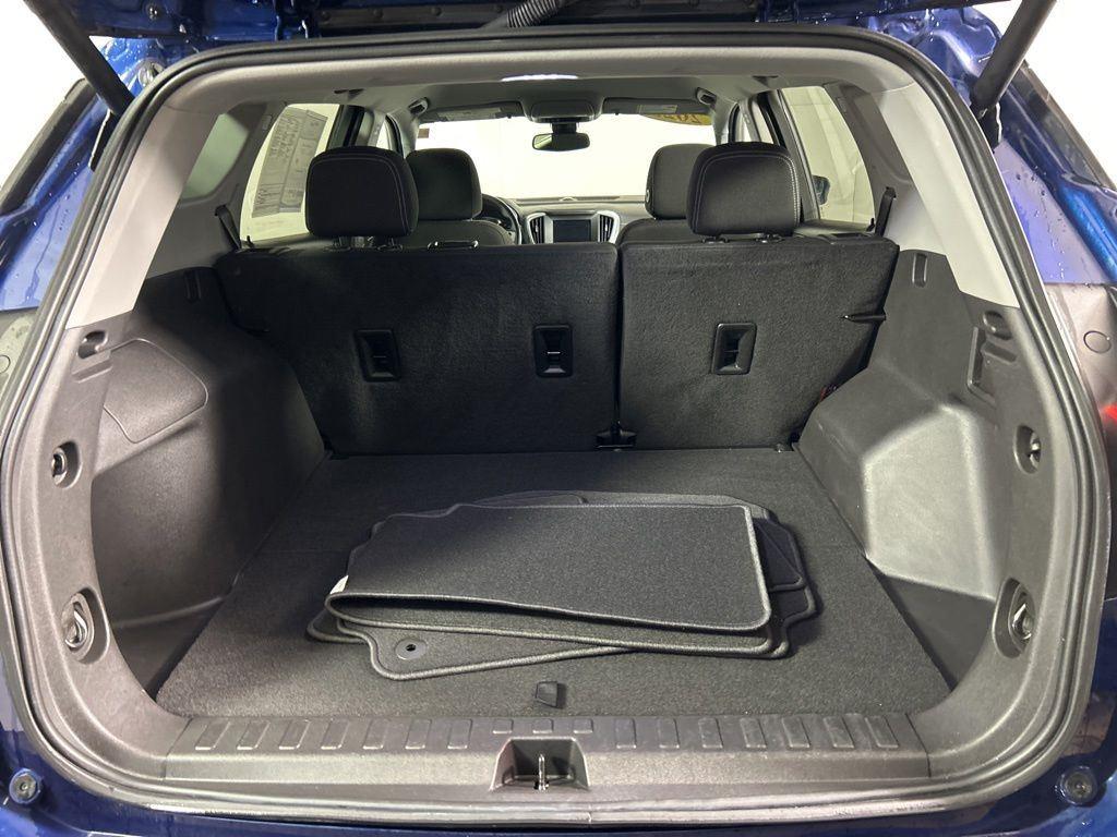 Used 2023 Marine Metallic GMC SLE image 8