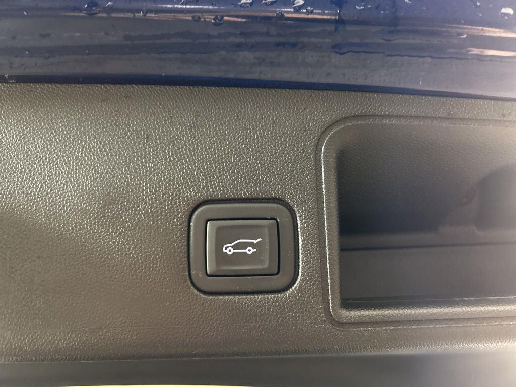 Used 2023 Marine Metallic GMC SLE image 9