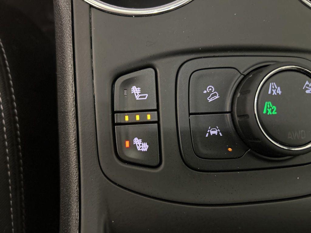 Used 2023 Marine Metallic GMC SLE image 25