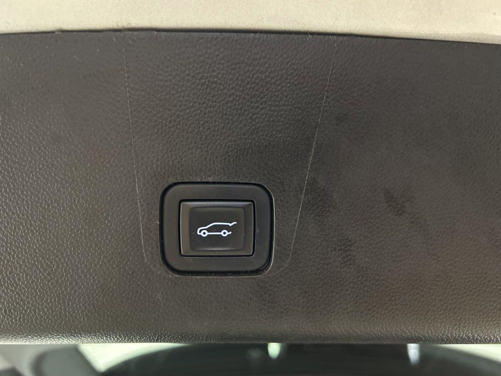 Used 2019 Silver Ice Metallic Chevrolet LT image 9