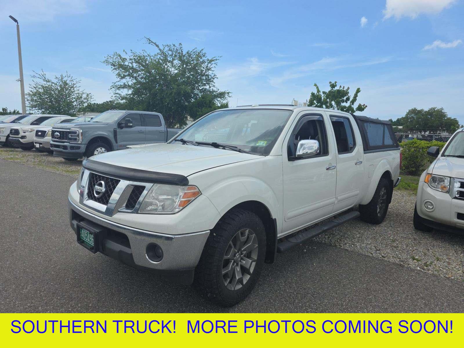 Glacier White 2015 Nissan Frontier SL Crew Cab 4WD Pickup Truck Four-Wheel Drive Automatic