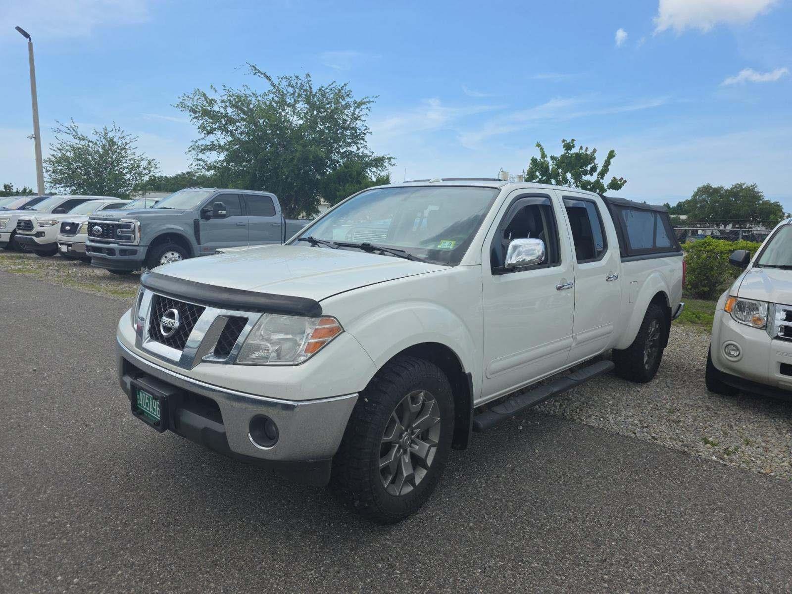 Glacier White 2015 Nissan Frontier SL Crew Cab 4WD Pickup Truck Four-Wheel Drive Automatic