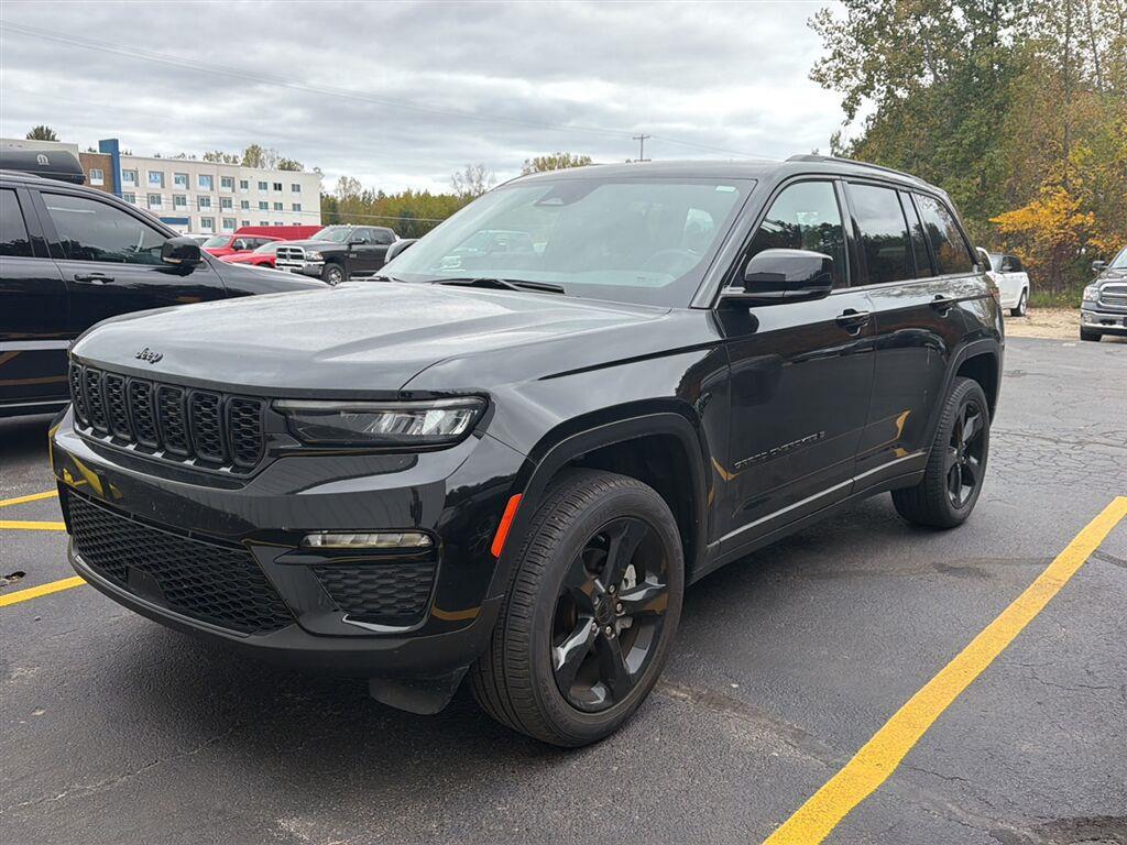 Diamond Black Crystal Pearlcoat 2025 Jeep Grand Cherokee SUV / Crossover Four-Wheel Drive 8-Speed Automatic