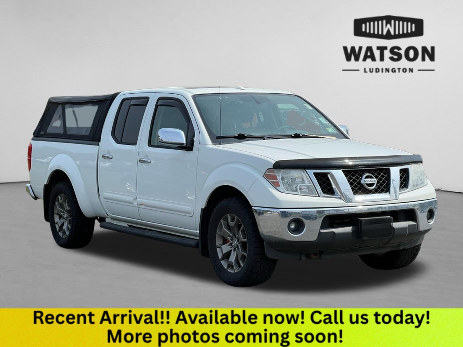 Glacier White 2015 Nissan Frontier SL Crew Cab 4WD Pickup Truck Four-Wheel Drive Automatic