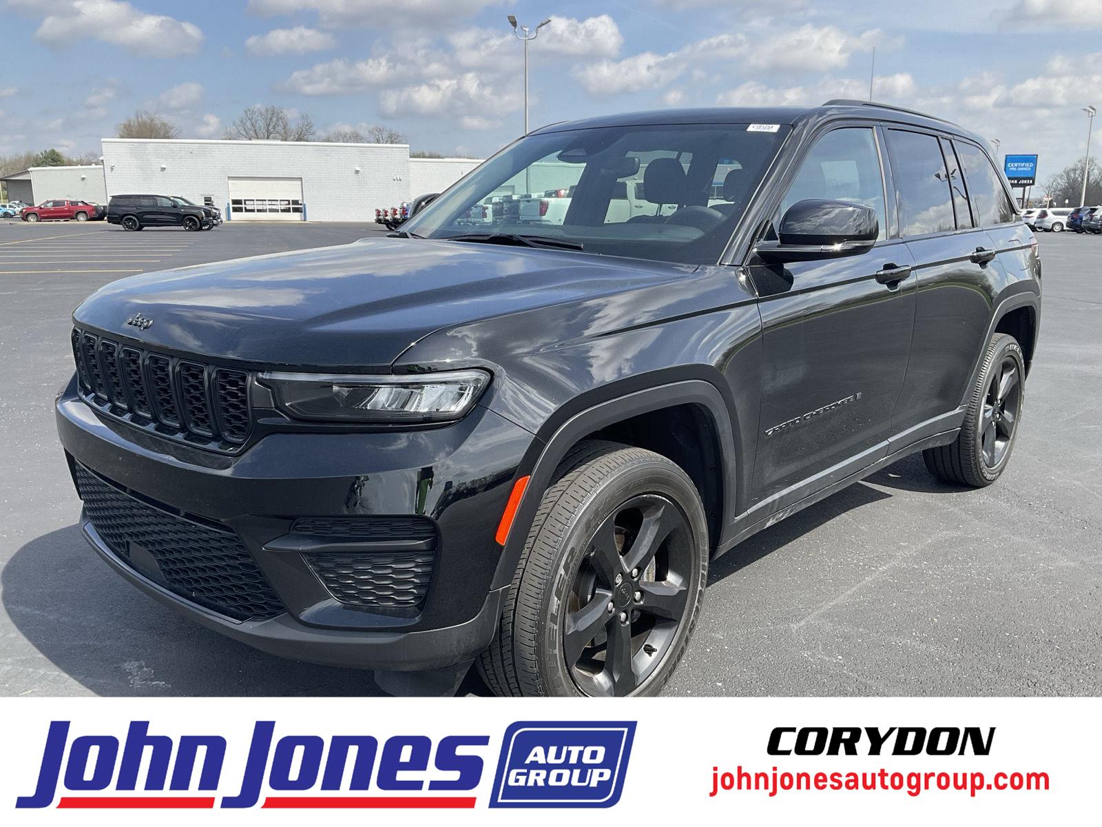 Diamond Black Crystal Pearlcoat 2023 Jeep Grand Cherokee Altitude 4WD SUV / Crossover Four-Wheel Drive 8-Speed Automatic