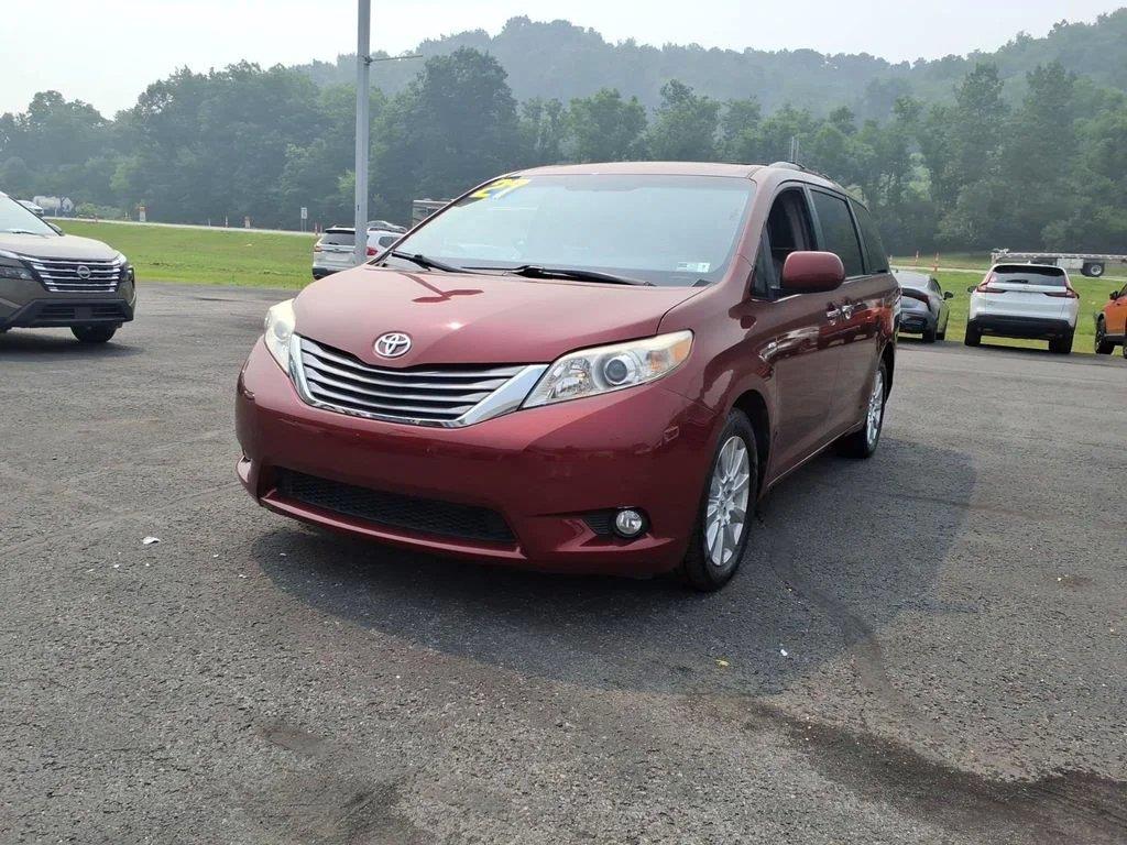 2017 Toyota Sienna XLE 7-Passenger AWD