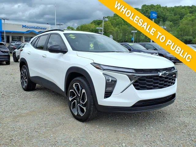 Summit White 2025 Chevrolet Trax SUV / Crossover Front-Wheel Drive 6-Speed Automatic