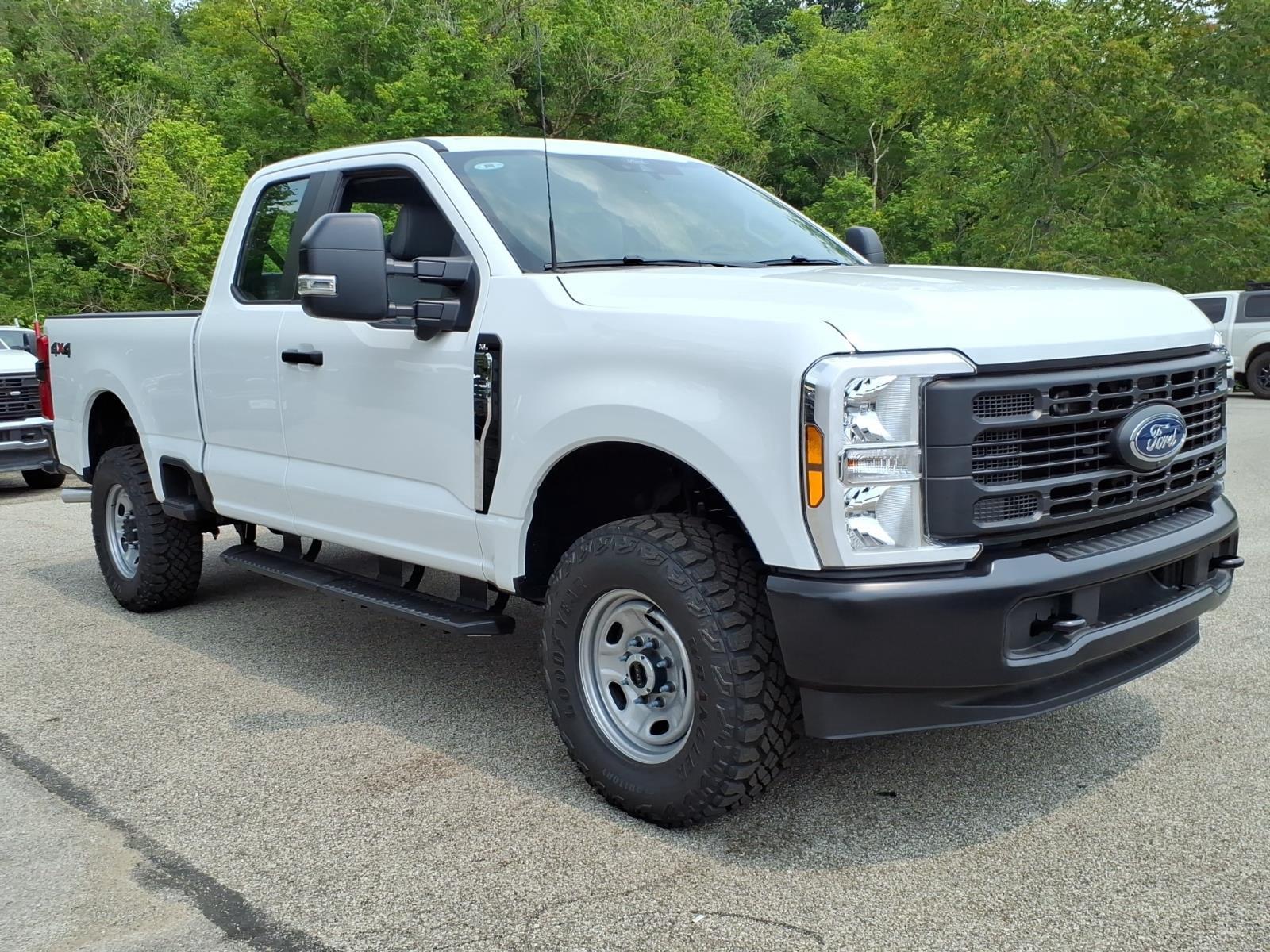 Oxford White 2026 Ford F-250 Super Duty Pickup Truck Four-Wheel Drive Automatic