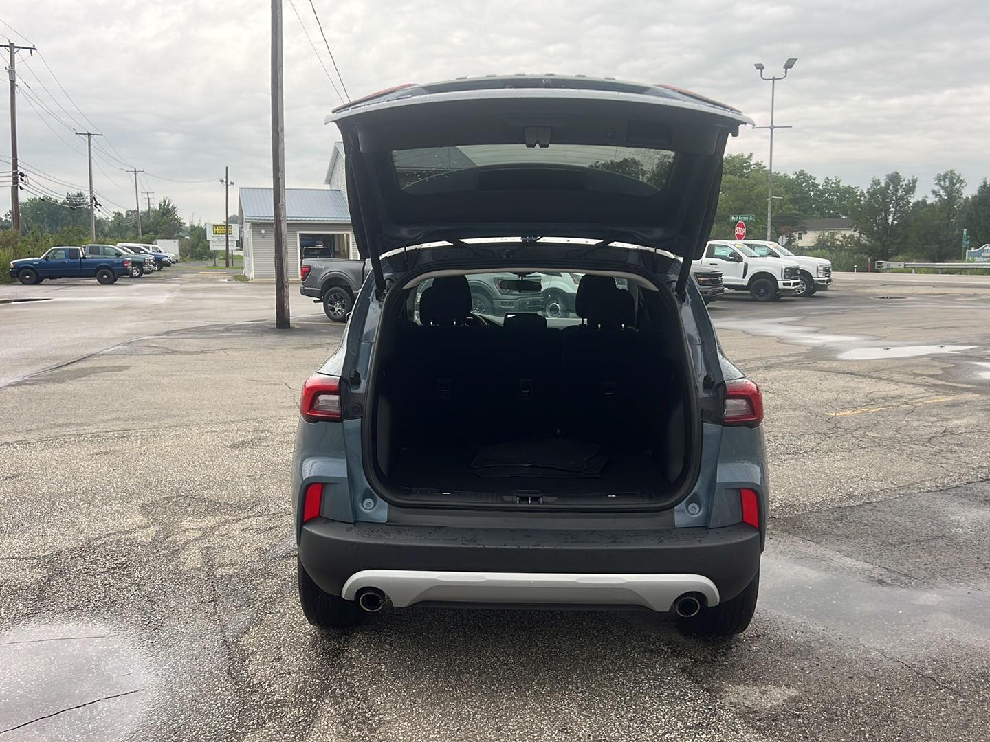 2023 Ford Escape photo 8 of 39