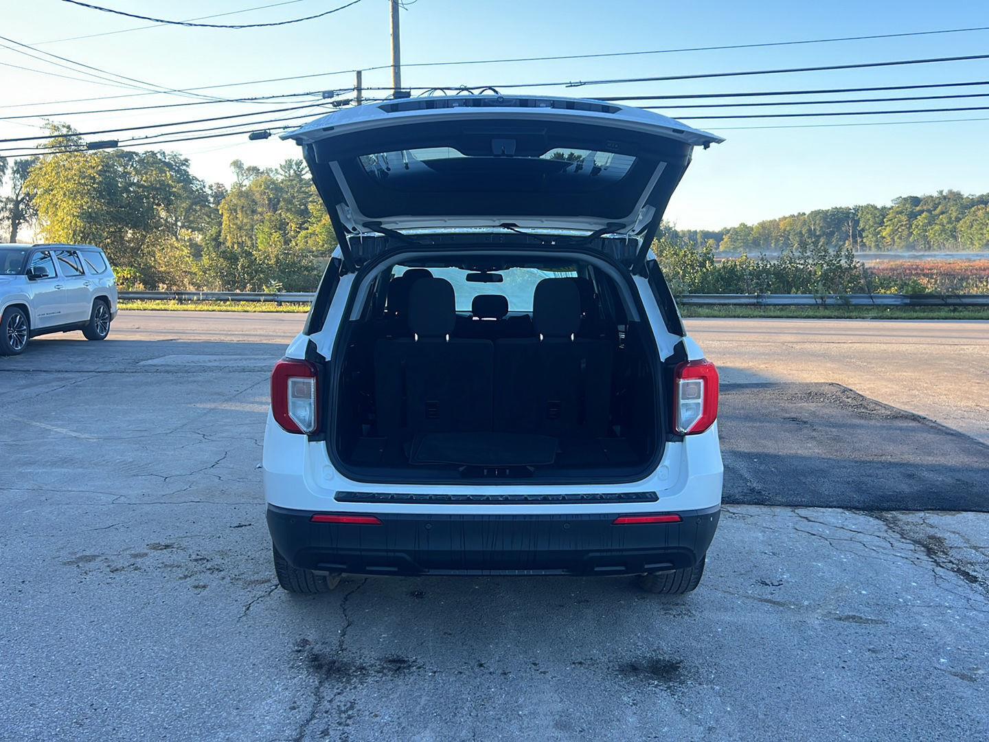 2021 Ford Explorer photo 10 of 47
