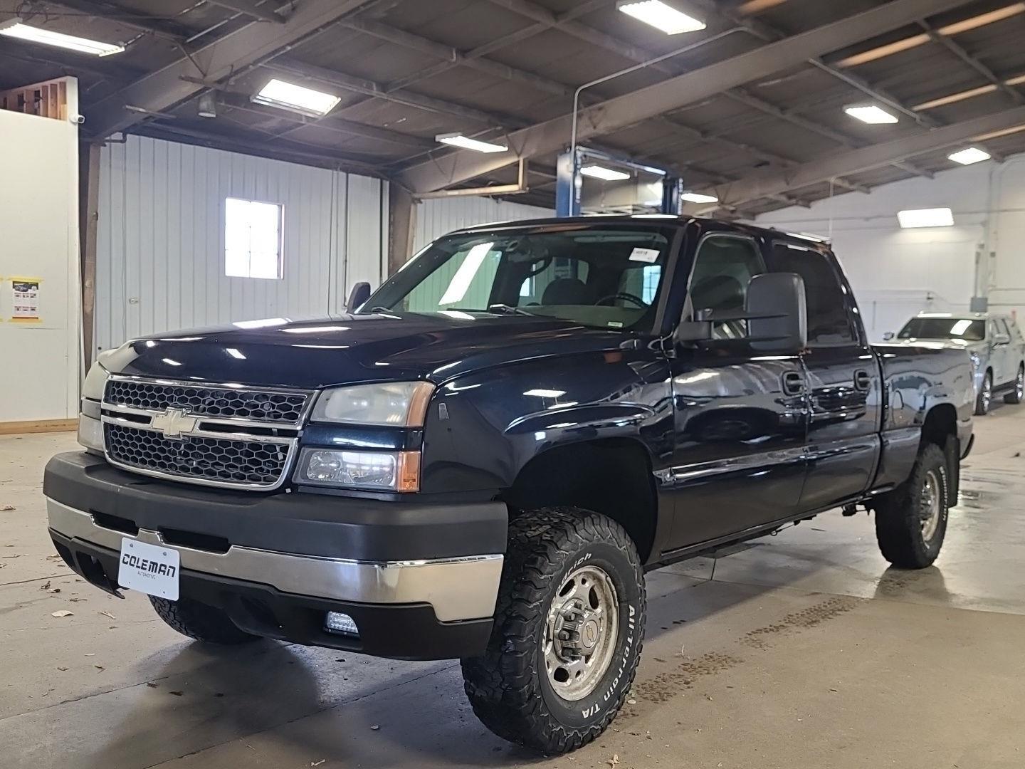2005 Chevrolet Silverado 2500HD LS Crew Cab 4WD