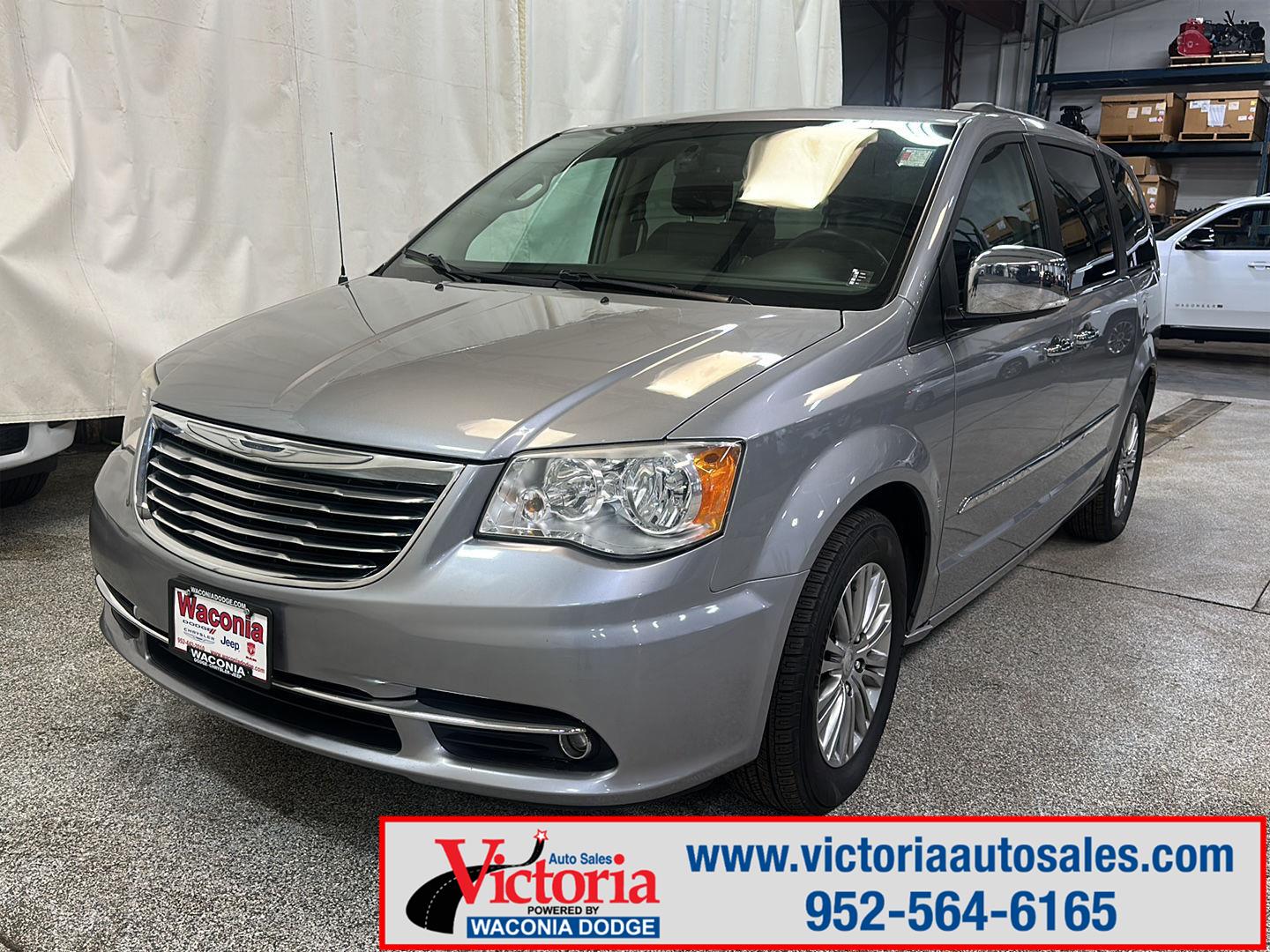 2014 Chrysler Town & Country Touring-L FWD