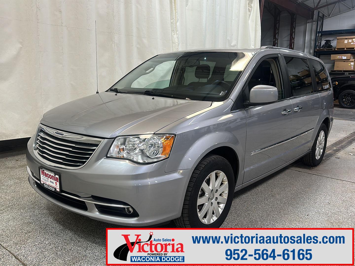2015 Chrysler Town & Country Touring FWD