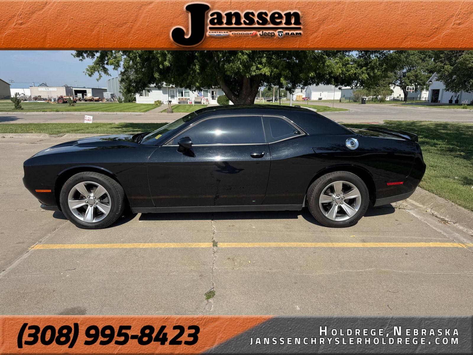 Pitch Black Clearcoat 2018 Dodge Challenger Coupe Rear-Wheel Drive 8-Speed Automatic