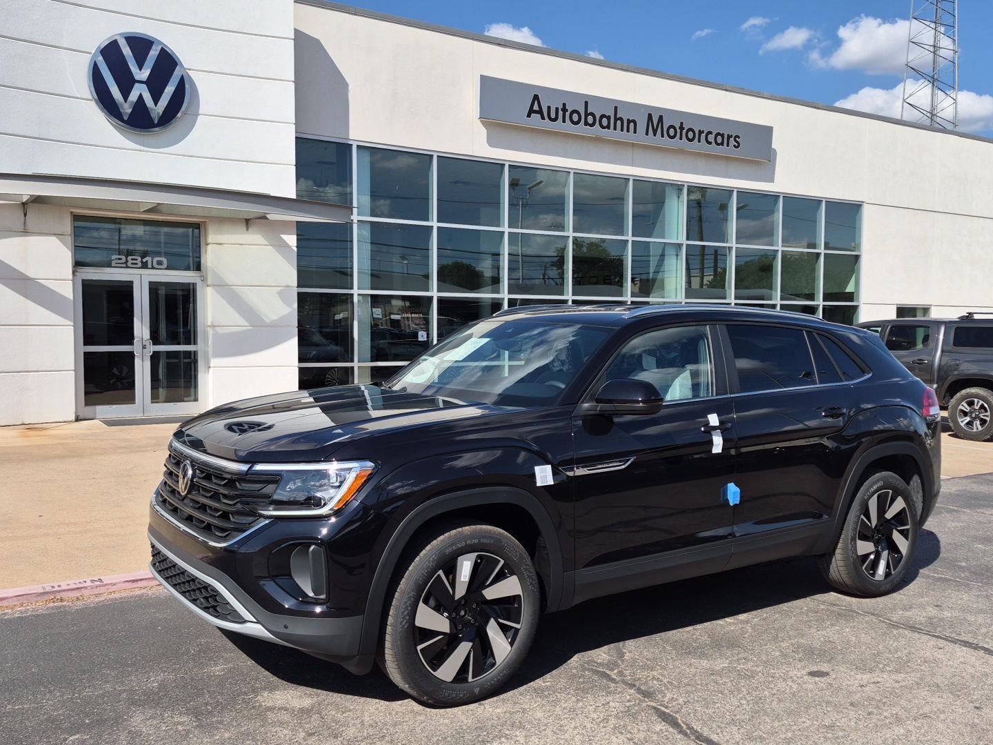 Deep Black Pearl 2026 Volkswagen Atlas Cross Sport SUV / Crossover Front-Wheel Drive Automatic