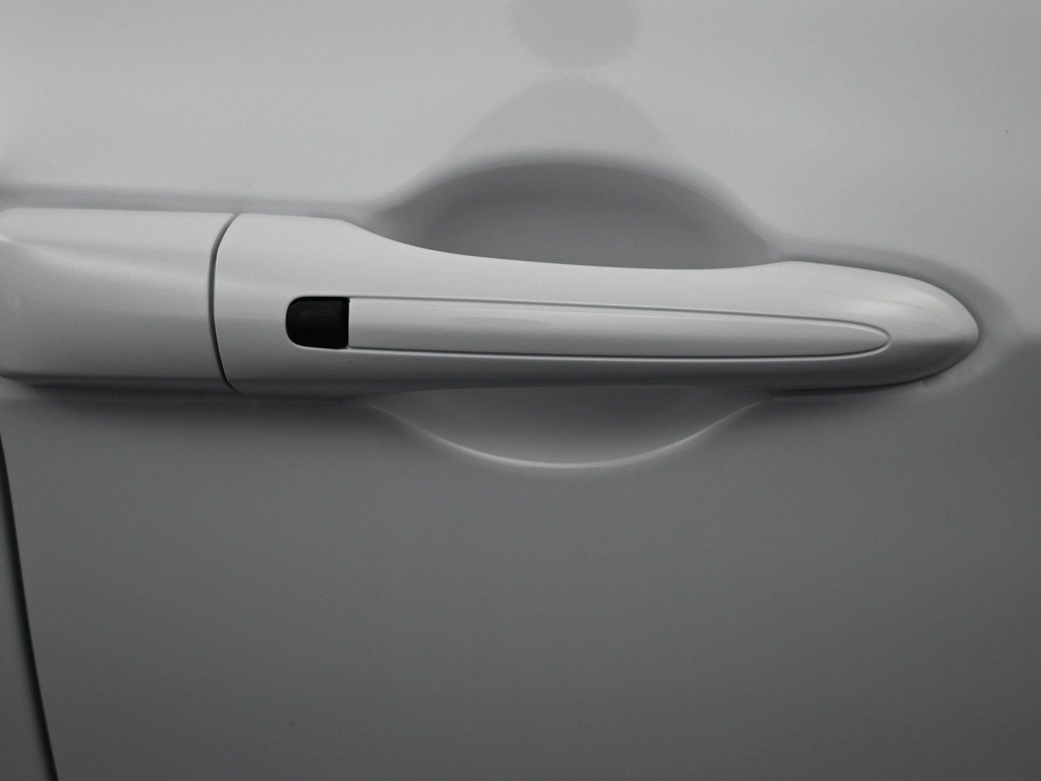 New 2026 Bright White Clearcoat Chrysler Select image 6