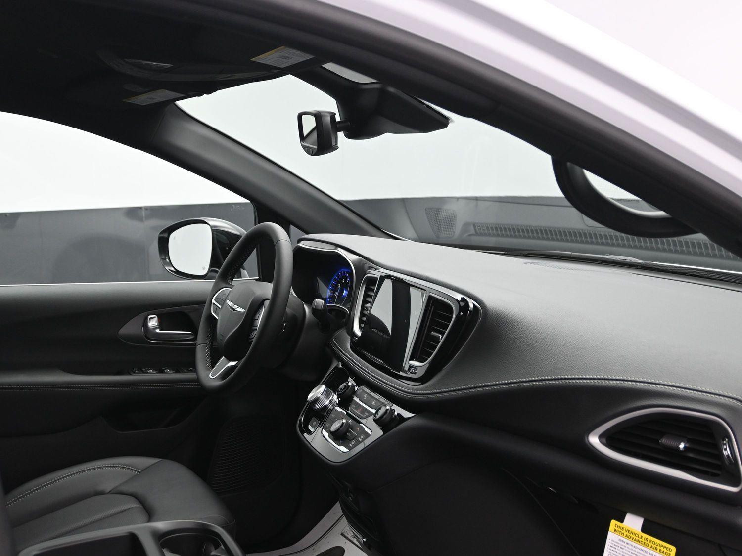 New 2026 Bright White Clearcoat Chrysler Select image 10