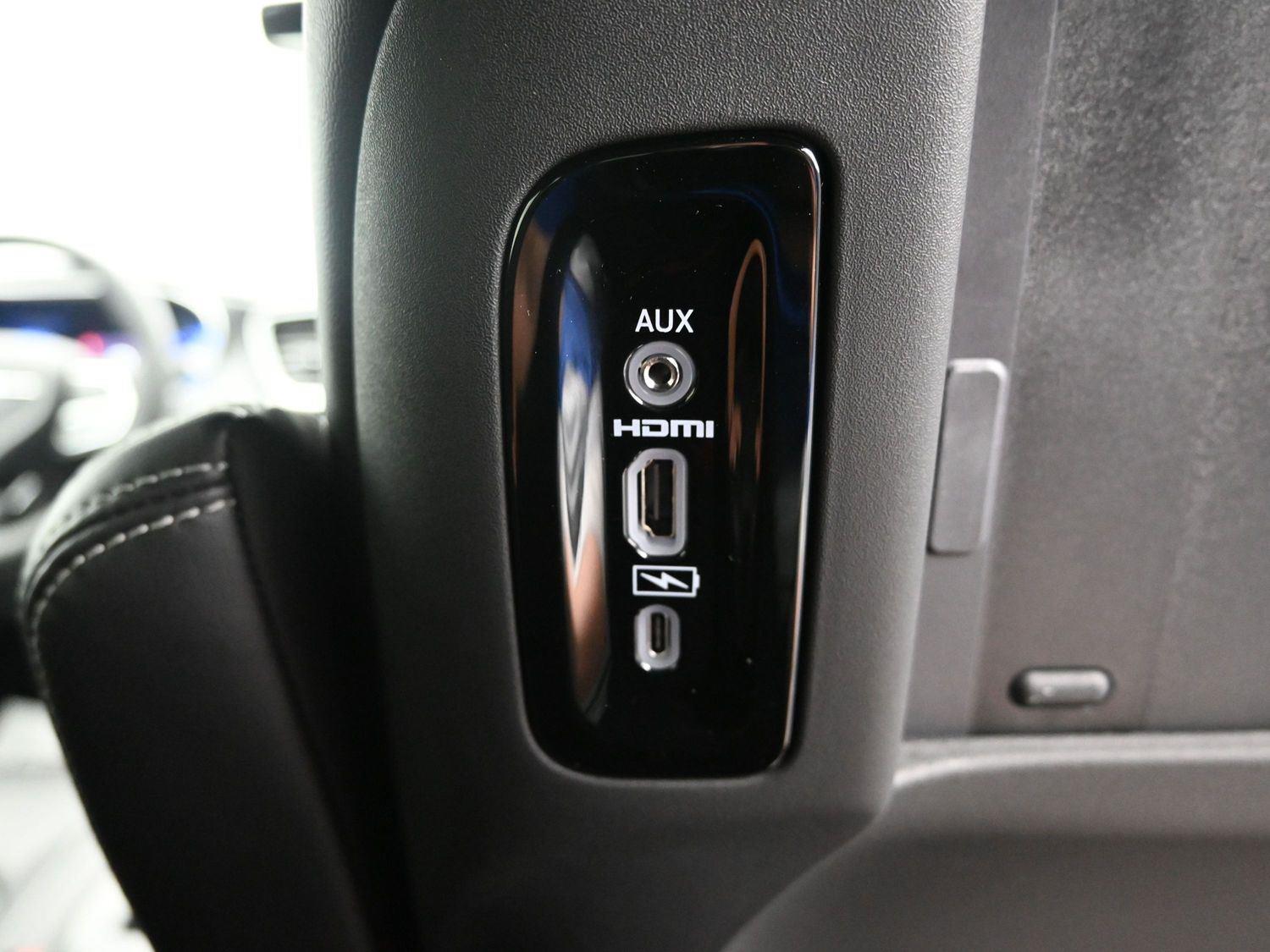 New 2026 Bright White Clearcoat Chrysler Select image 13