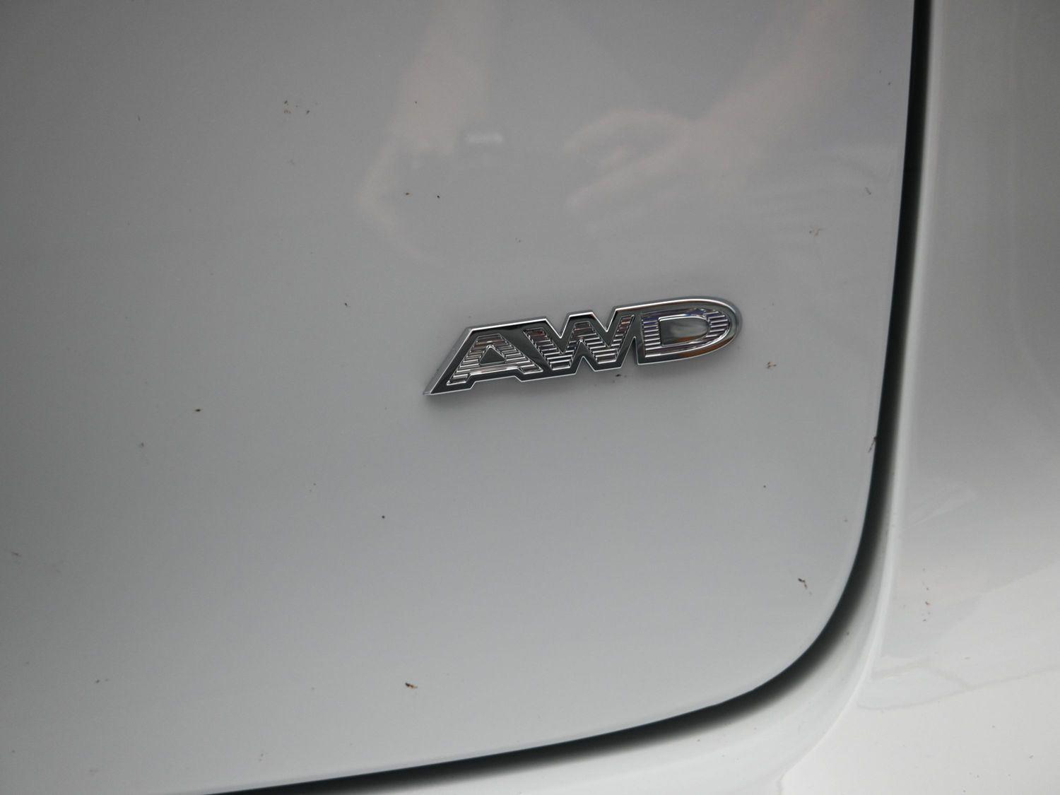 New 2026 Bright White Clearcoat Chrysler Select image 17