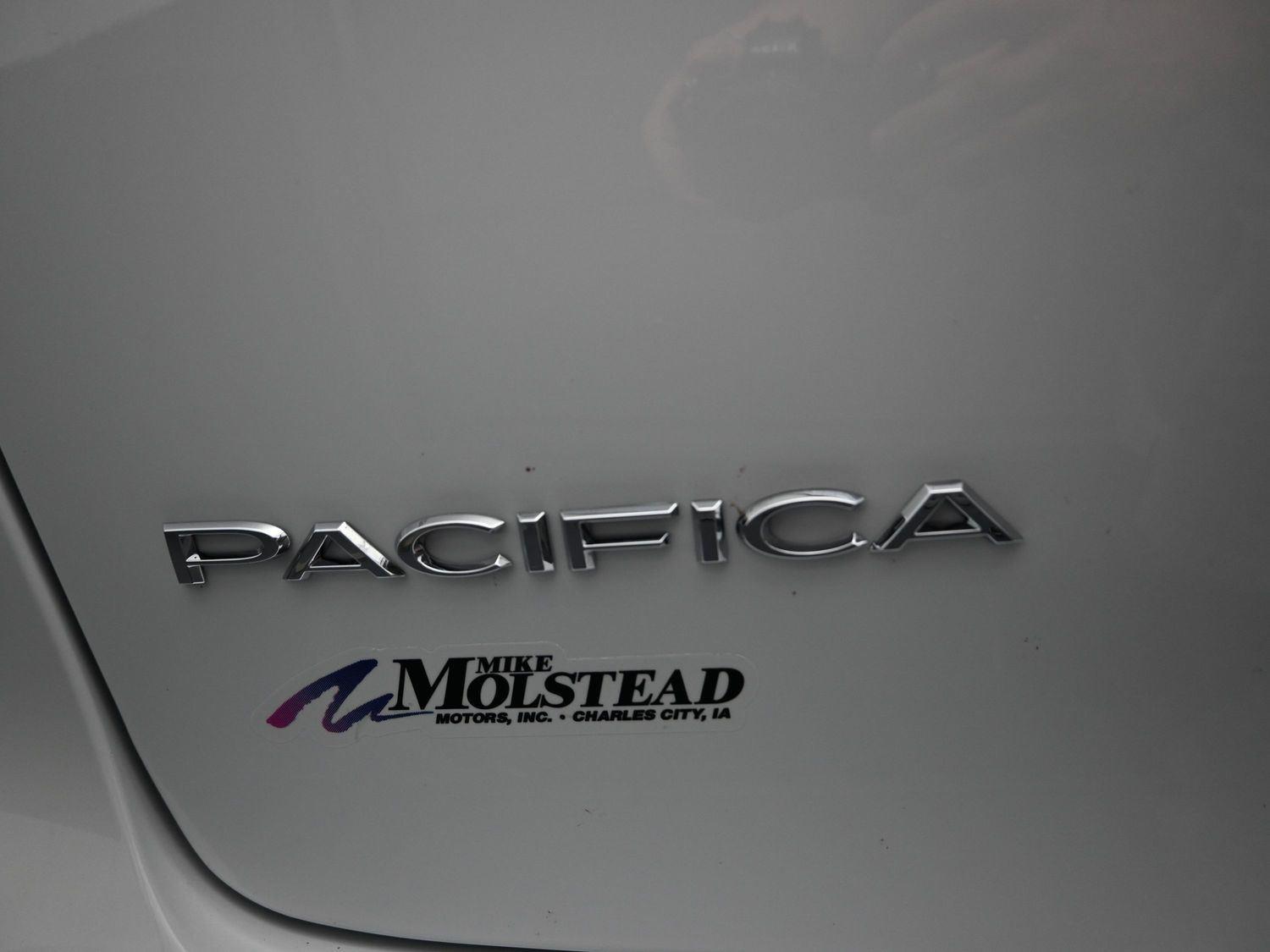 New 2026 Bright White Clearcoat Chrysler Select image 18