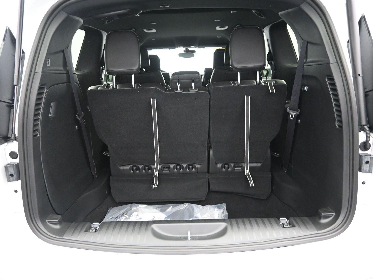 New 2026 Bright White Clearcoat Chrysler Select image 19