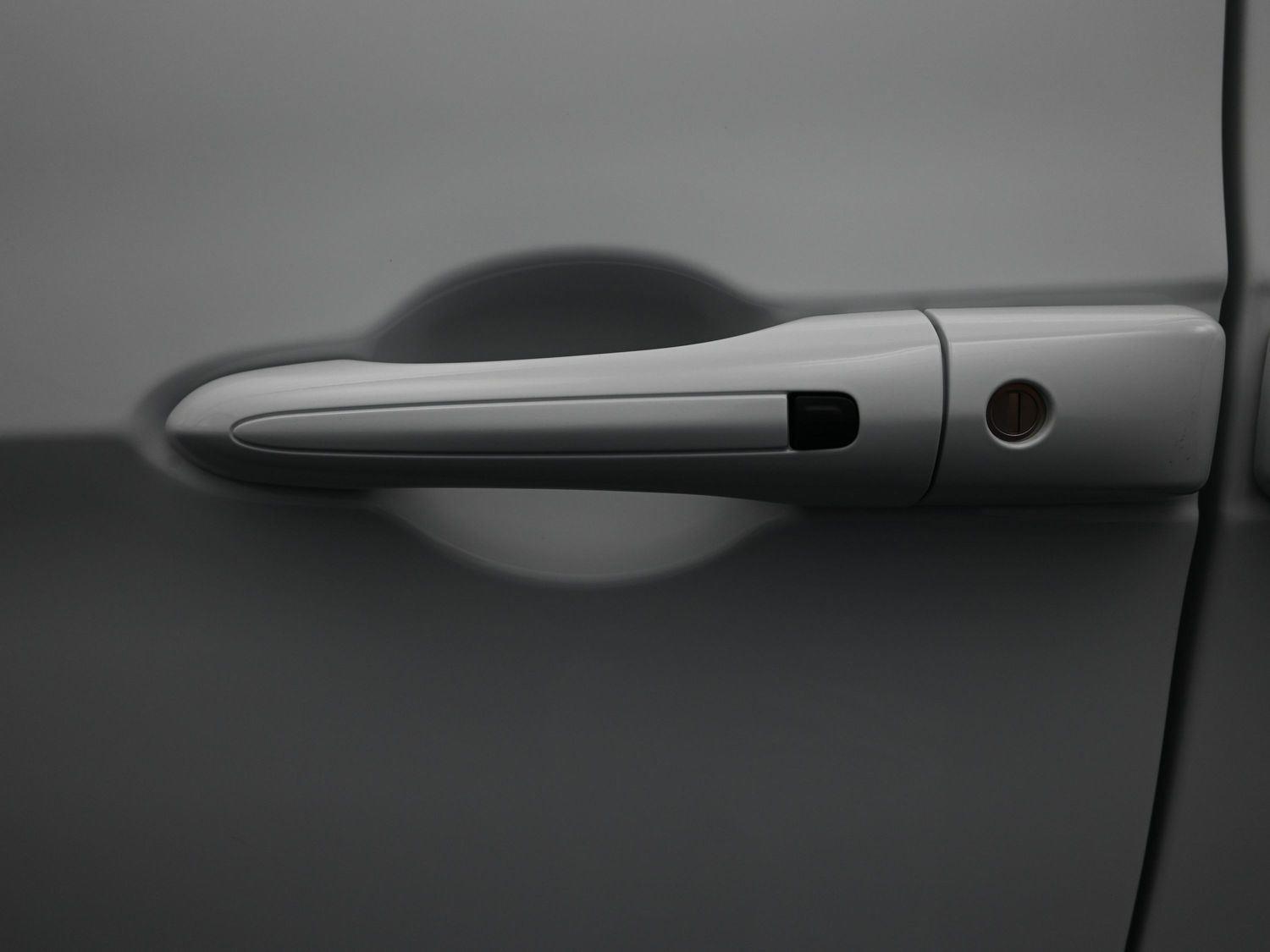 New 2026 Bright White Clearcoat Chrysler Select image 20