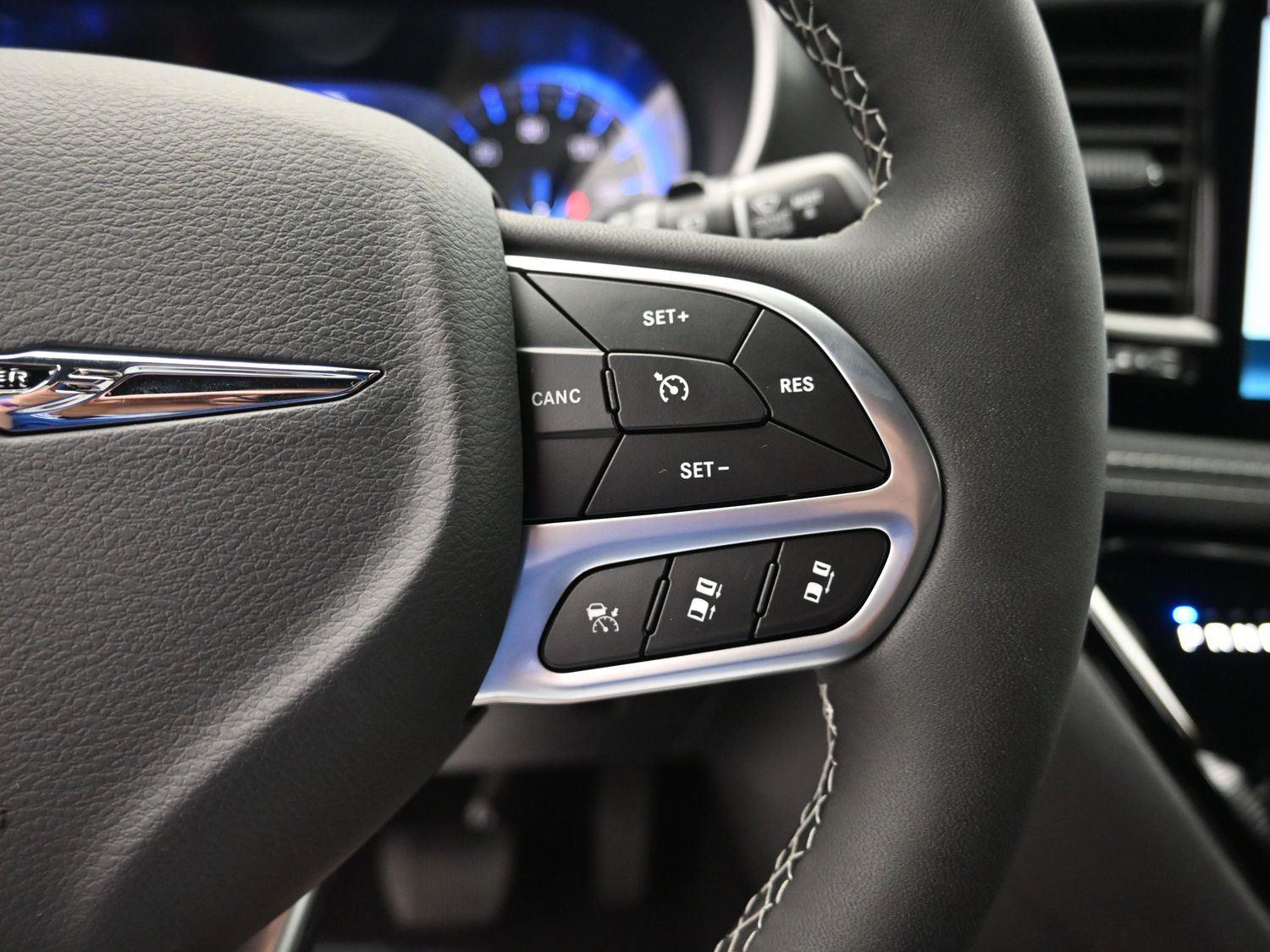 New 2026 Bright White Clearcoat Chrysler Select image 27