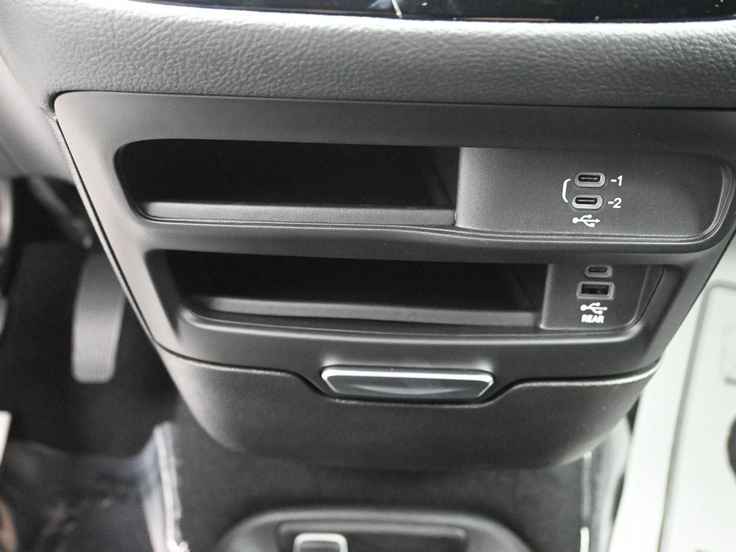 New 2026 Bright White Clearcoat Chrysler Select image 32