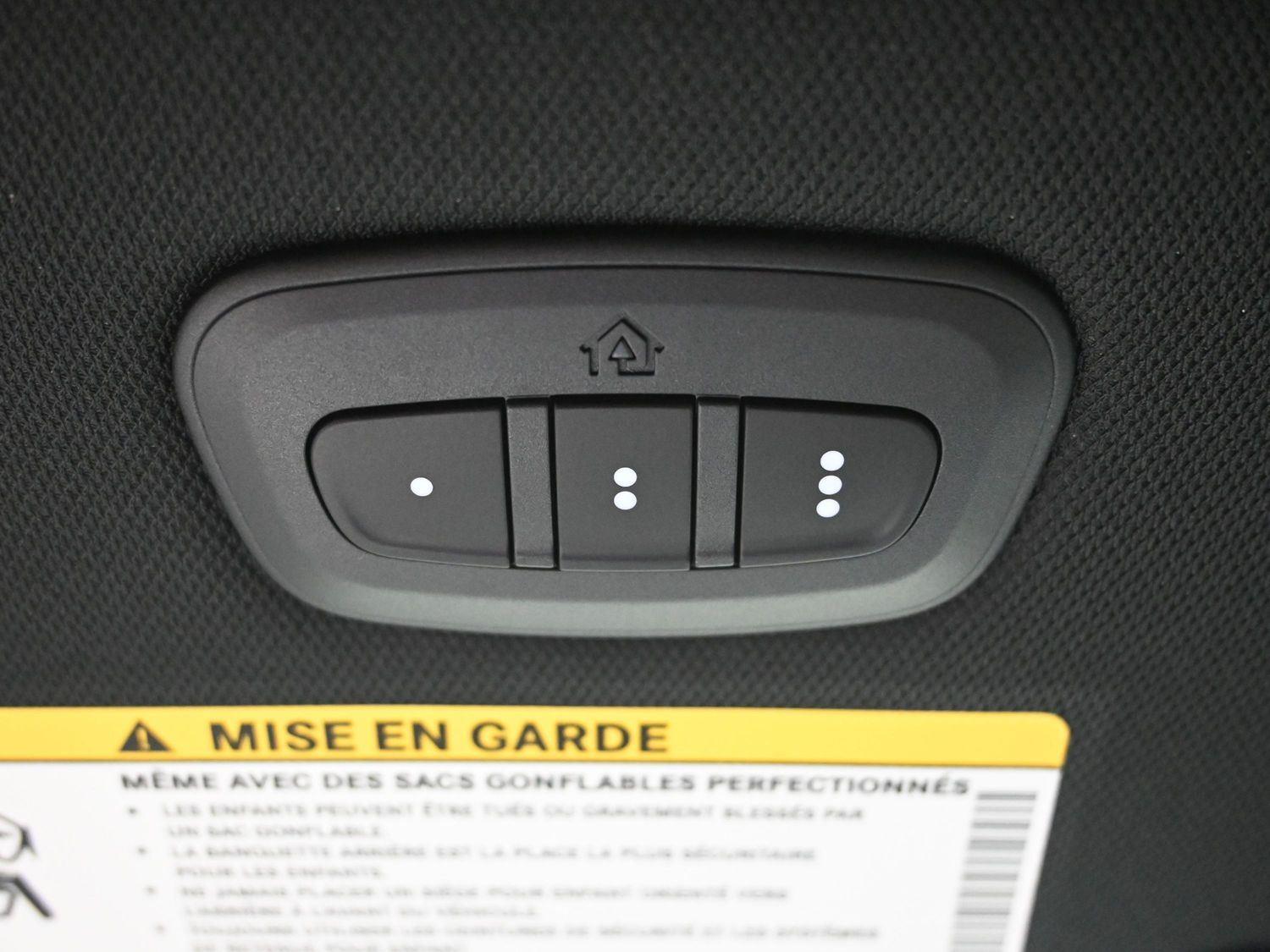 New 2026 Bright White Clearcoat Chrysler Select image 34