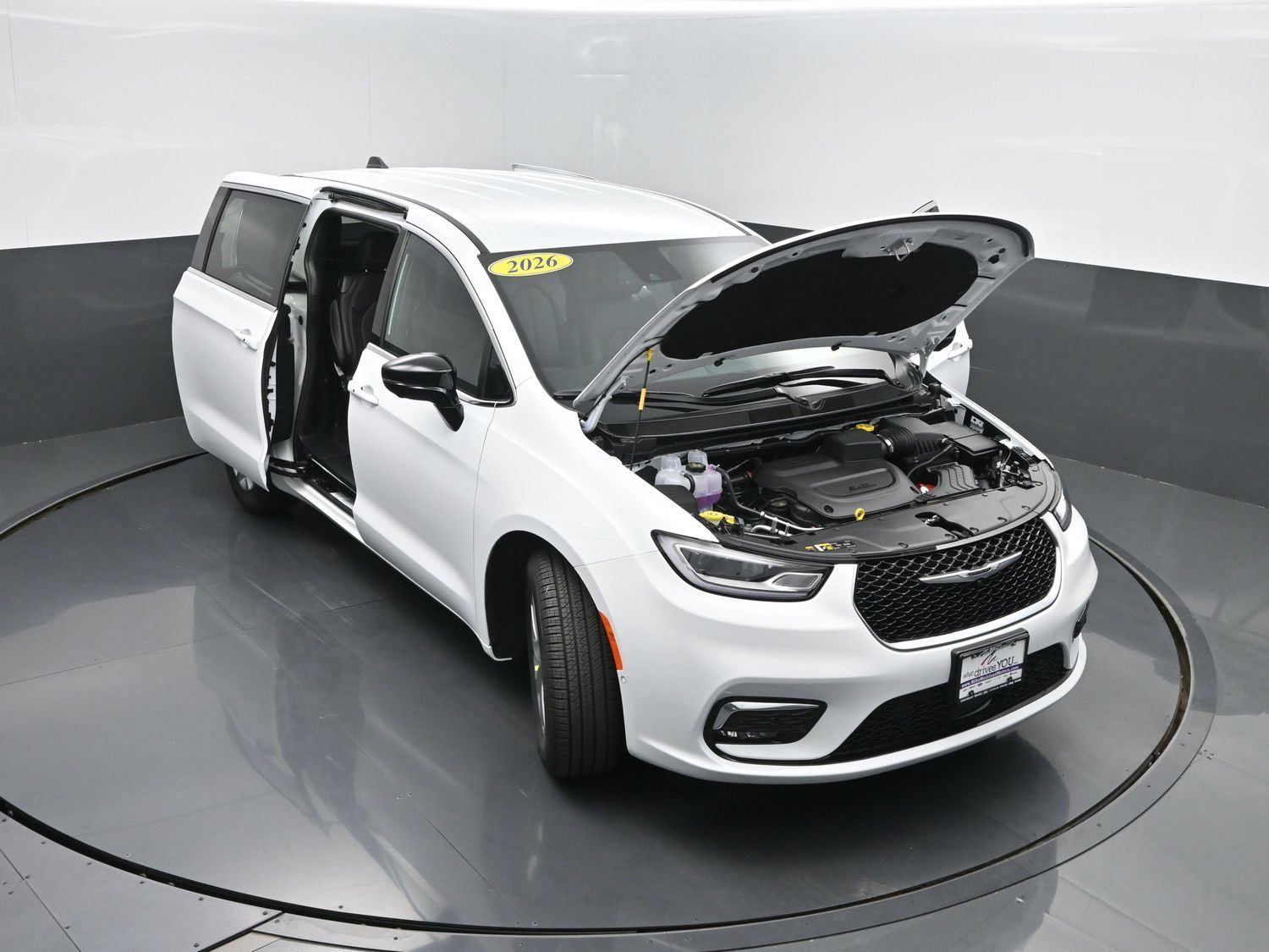 New 2026 Bright White Clearcoat Chrysler Select image 47