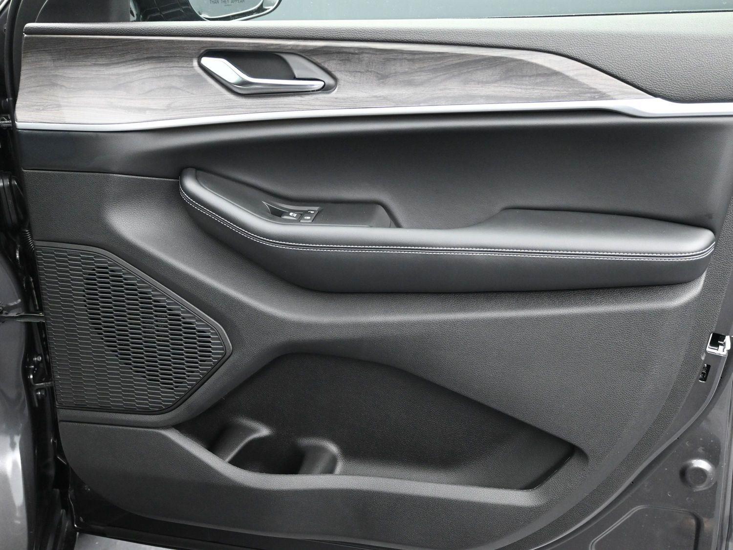 New 2025 Baltic Gray Metallic Clearcoat Jeep Limited image 7