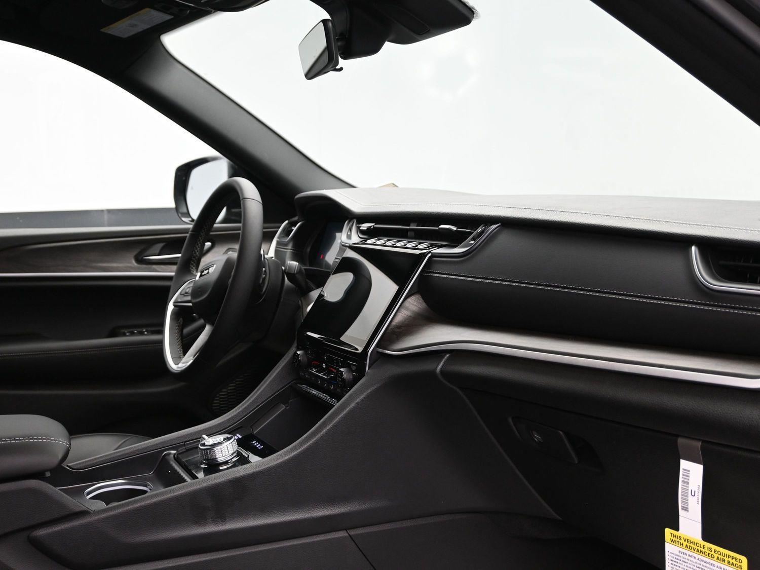 New 2025 Baltic Gray Metallic Clearcoat Jeep Limited image 10