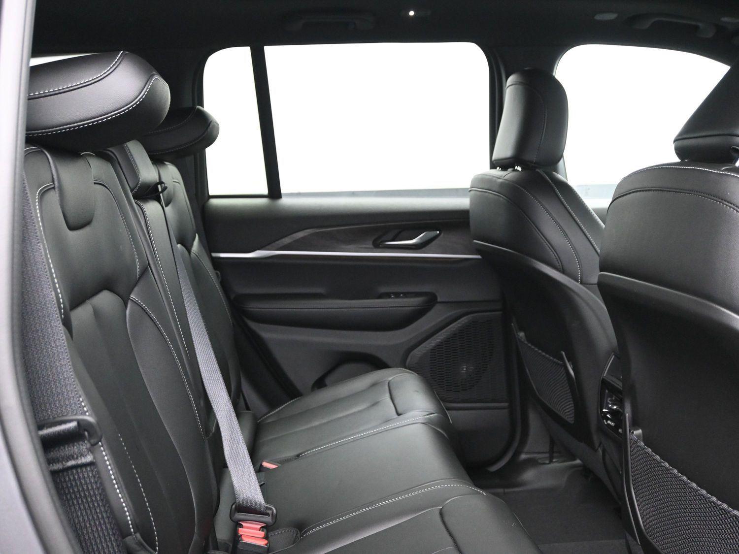 New 2025 Baltic Gray Metallic Clearcoat Jeep Limited image 11