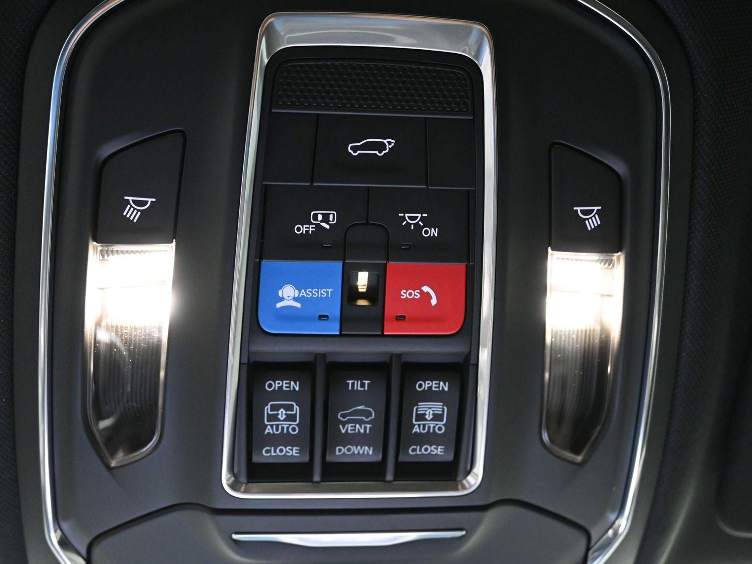 New 2025 Baltic Gray Metallic Clearcoat Jeep Limited image 29