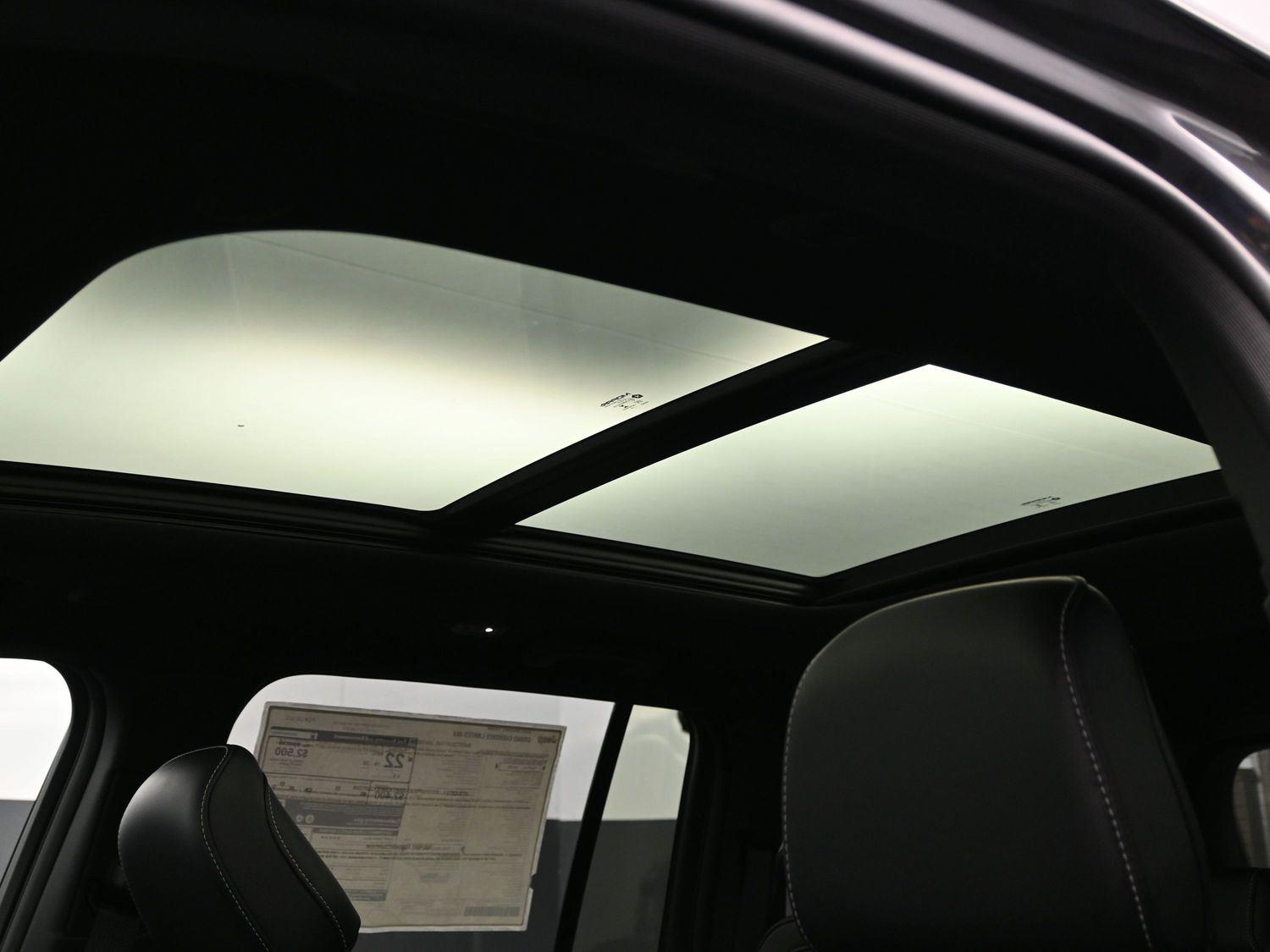 New 2025 Baltic Gray Metallic Clearcoat Jeep Limited image 32