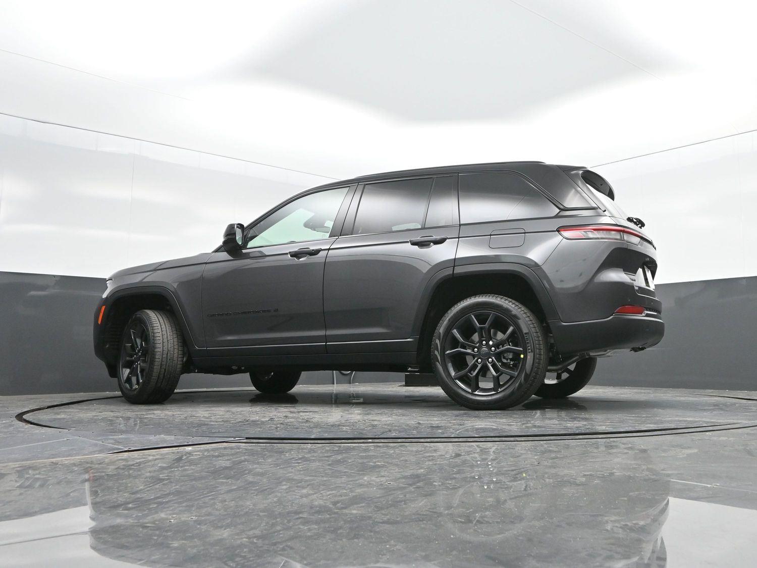 New 2025 Baltic Gray Metallic Clearcoat Jeep Limited image 33