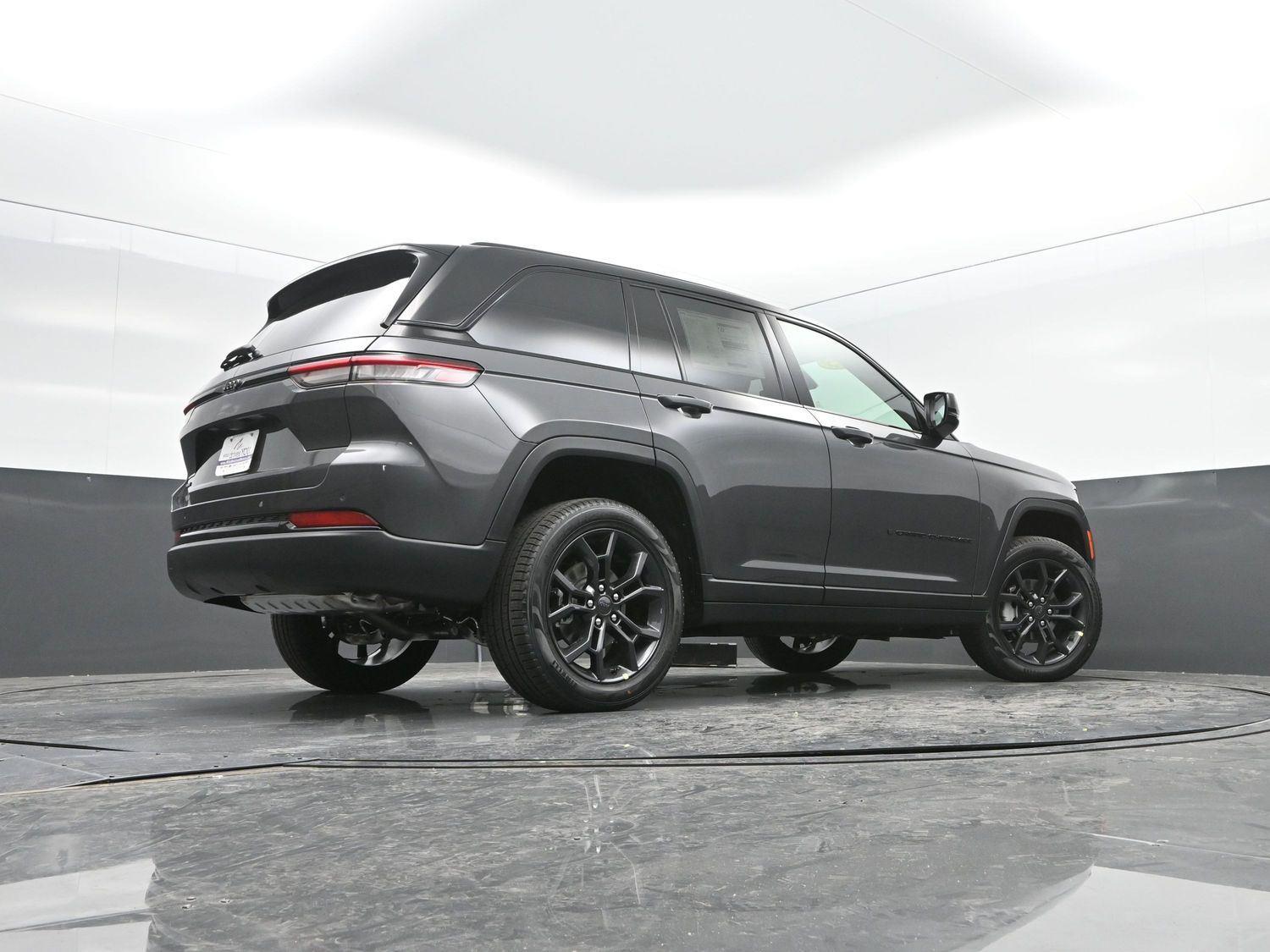 New 2025 Baltic Gray Metallic Clearcoat Jeep Limited image 34