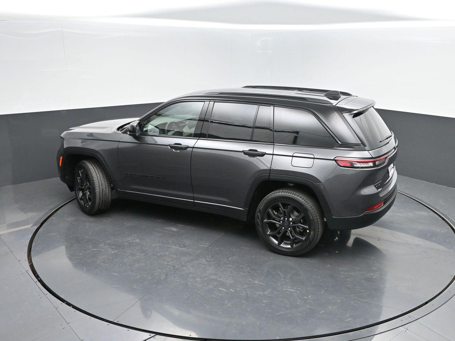 New 2025 Baltic Gray Metallic Clearcoat Jeep Limited image 37