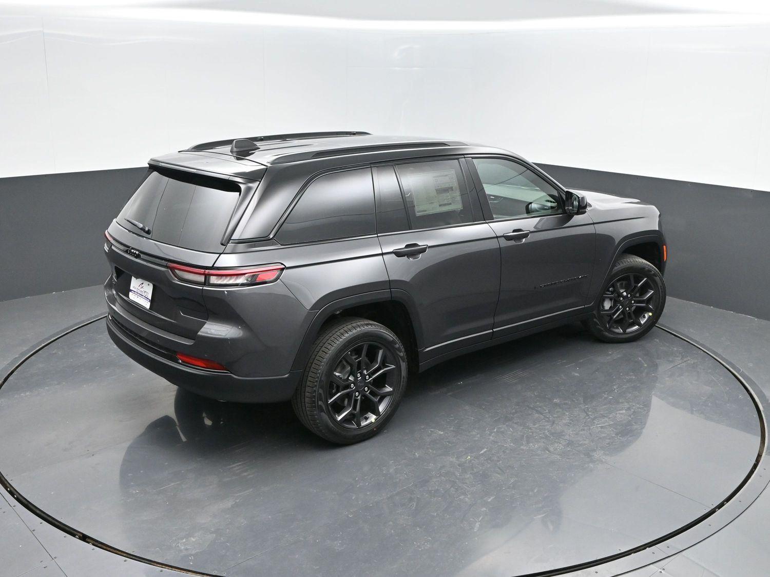 New 2025 Baltic Gray Metallic Clearcoat Jeep Limited image 38